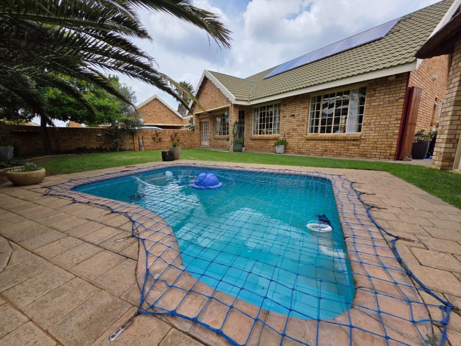 4 Bedroom Property for Sale in Heuwelsig Free State